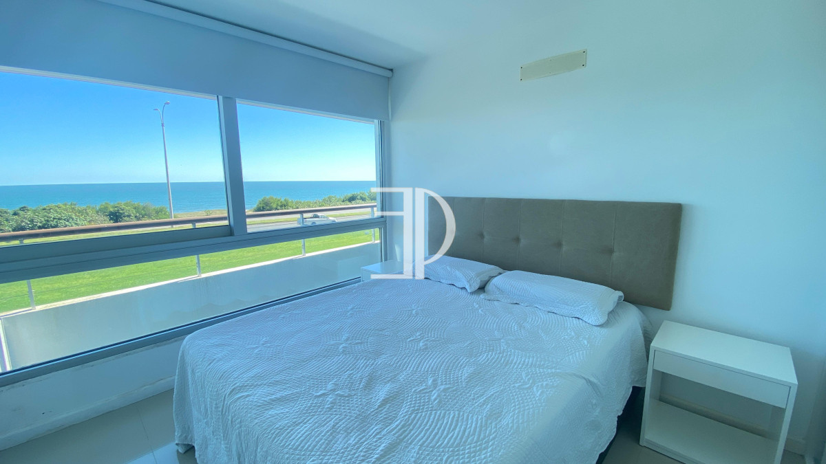 Apartamento ID.1025 - Apartamento en Playa Mansa/Pinares con Terraza y Parrillero Propio
