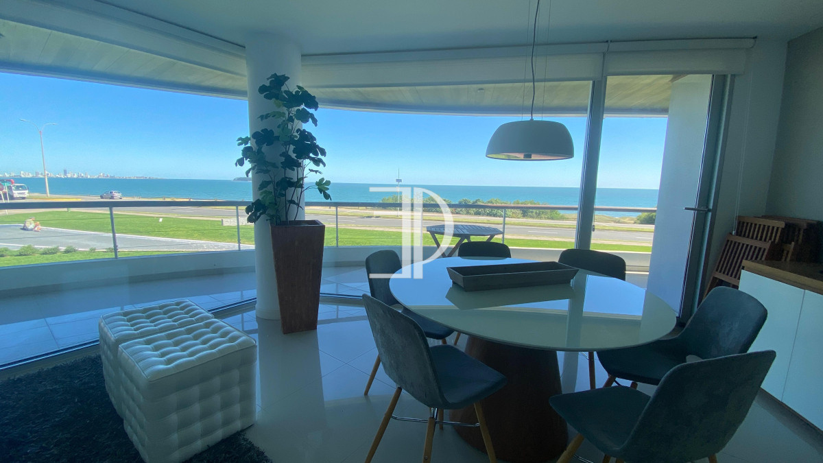 Apartamento ID.1025 - Apartamento en Playa Mansa/Pinares con Terraza y Parrillero Propio