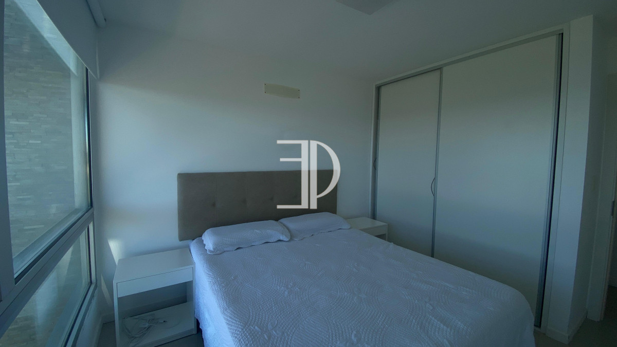 Apartamento ID.1025 - Apartamento en Playa Mansa/Pinares con Terraza y Parrillero Propio