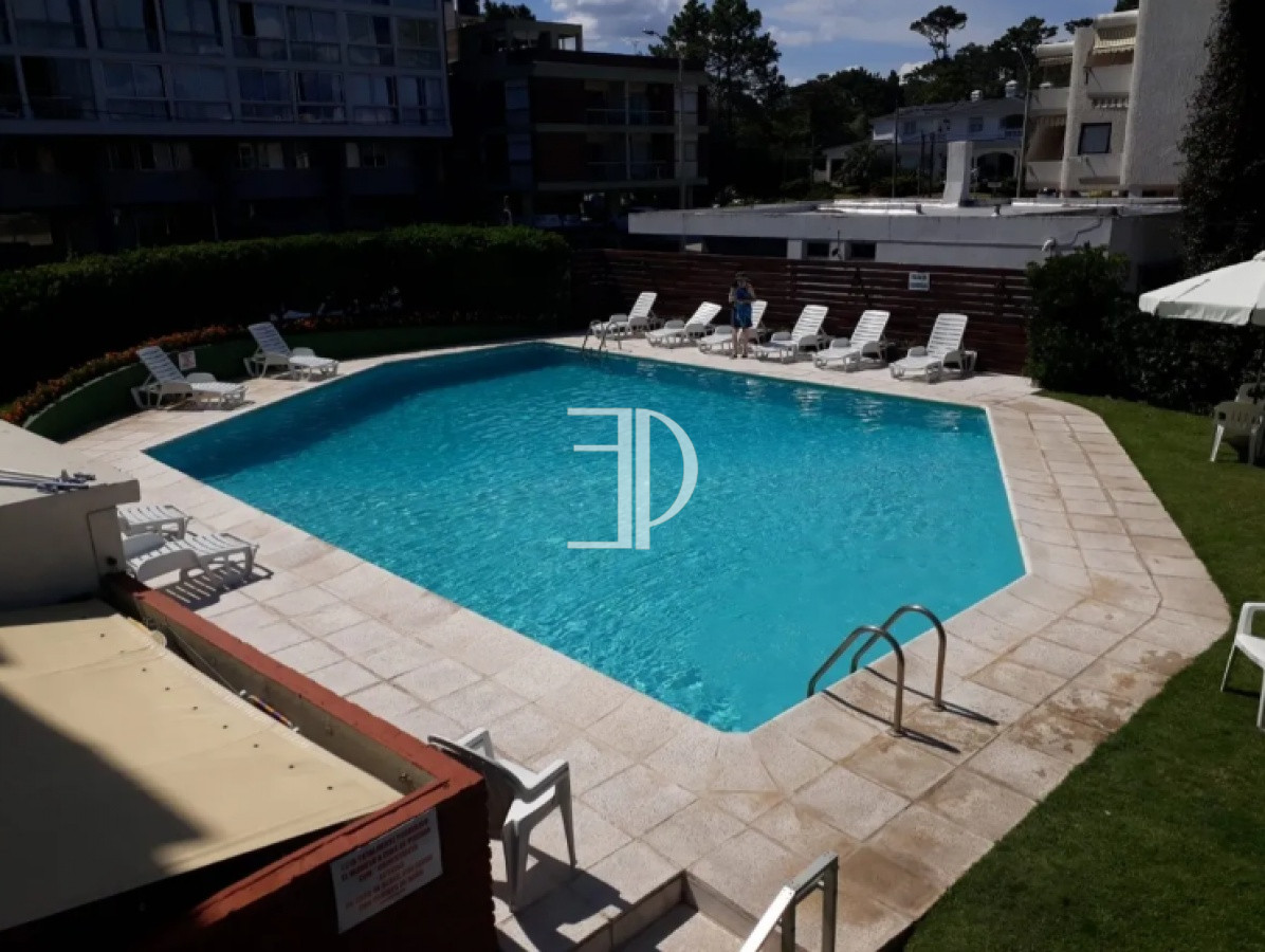 Apartamento ID.298 - Venta apartamento 2 dormitorio , parrillero propio Primera linea mansa