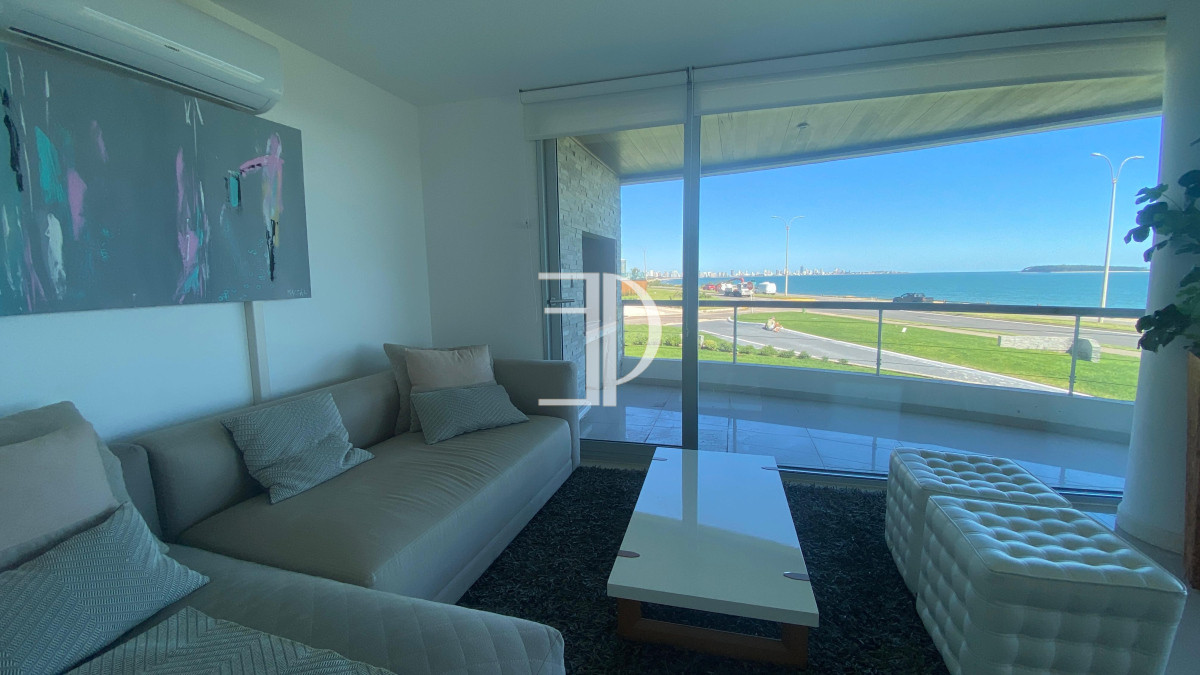 Apartamento ID.1025 - Apartamento en Playa Mansa/Pinares con Terraza y Parrillero Propio