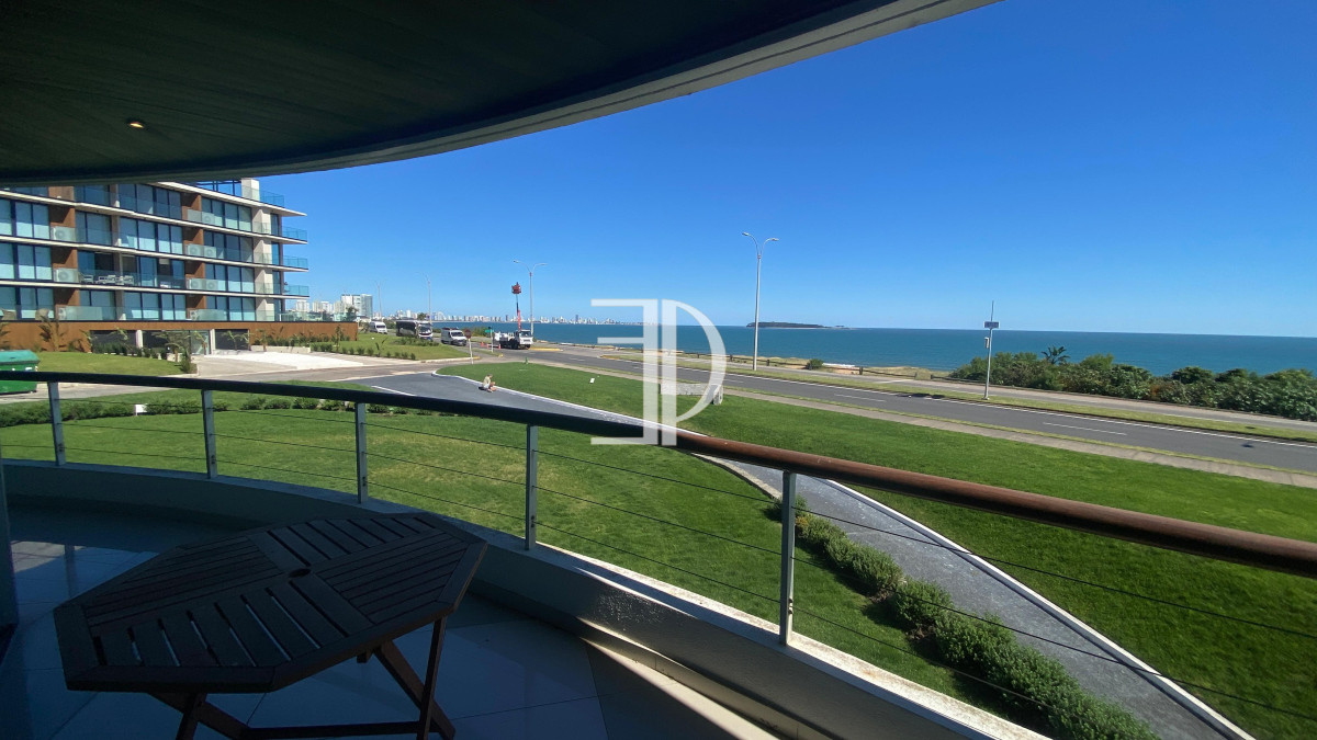 Apartamento ID.1025 - Apartamento en Playa Mansa/Pinares con Terraza y Parrillero Propio