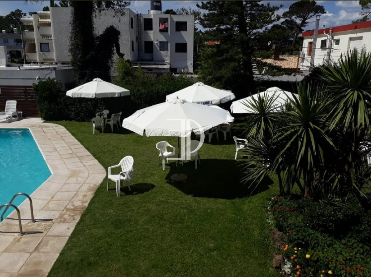 Apartamento ID.298 - Venta apartamento 2 dormitorio , parrillero propio Primera linea mansa