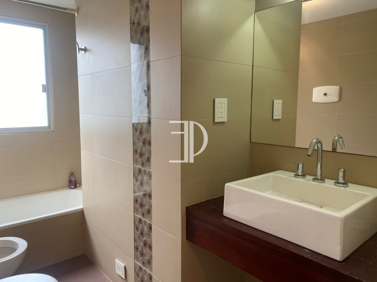 Apartamento ID.298 - Venta apartamento 2 dormitorio , parrillero propio Primera linea mansa