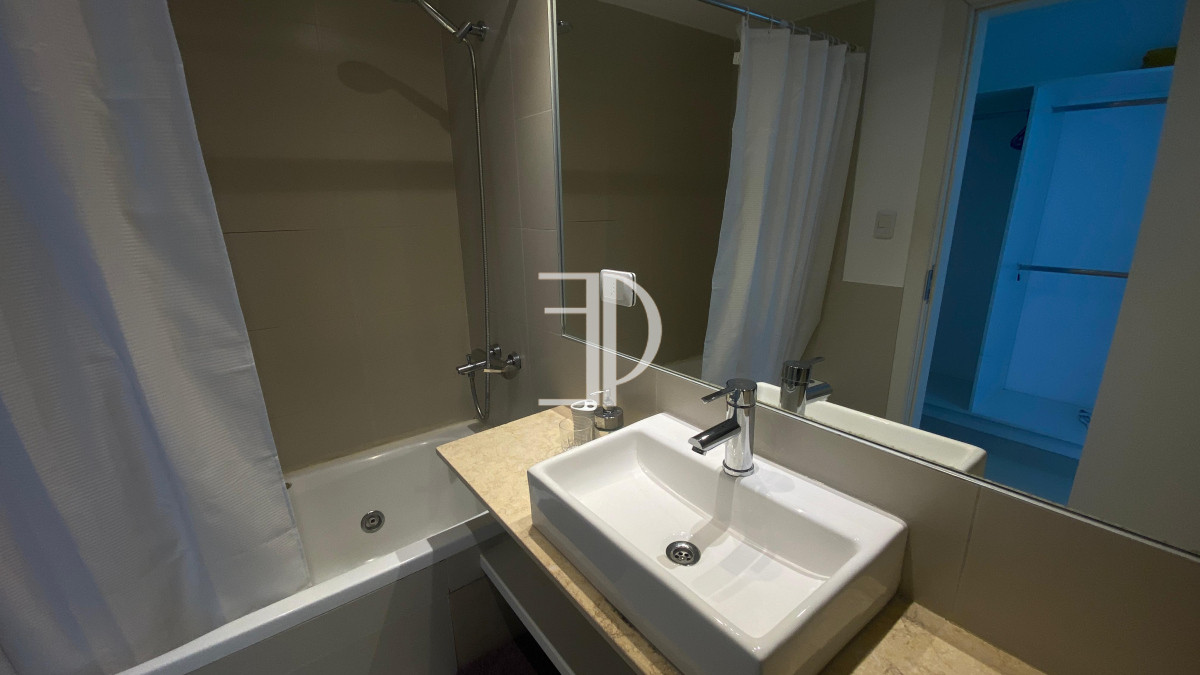 Apartamento ID.1025 - Apartamento en Playa Mansa/Pinares con Terraza y Parrillero Propio