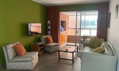 Venta apartamento 2 dormitorio , parrillero propio Primera linea mansa
