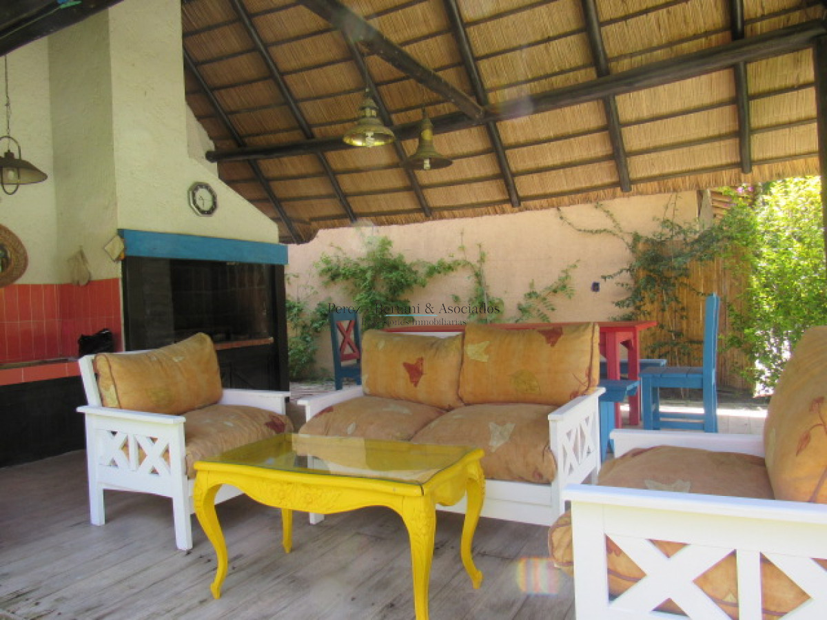 Casa ID.773 - Casa en Pinares 3 dormitorios con piscina y parrillero