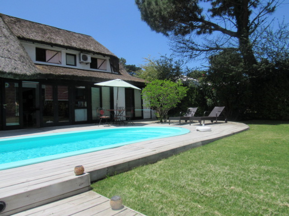 Casa ID.773 - Casa en Pinares 3 dormitorios con piscina y parrillero
