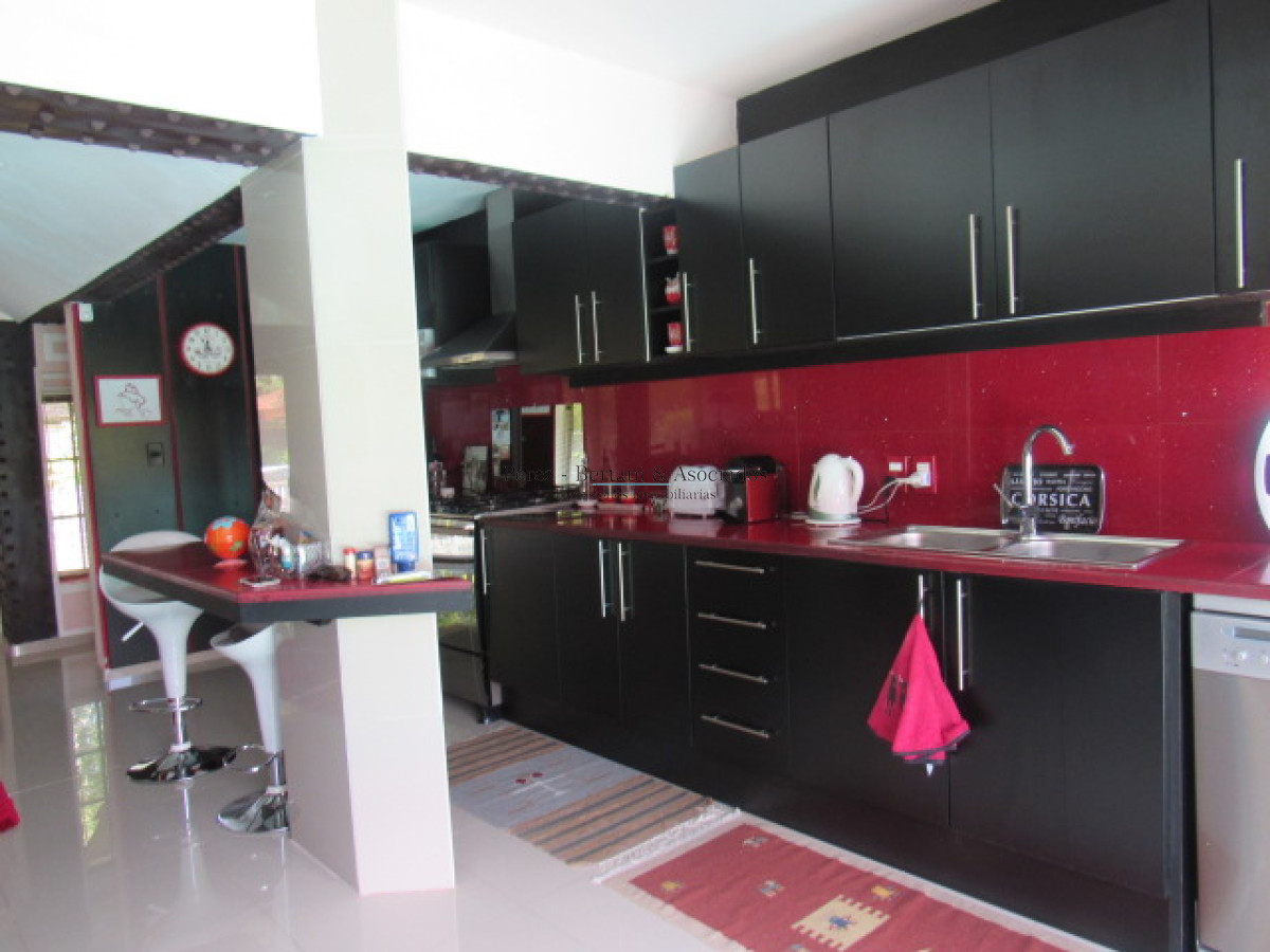 Casa ID.773 - Casa en Pinares 3 dormitorios con piscina y parrillero