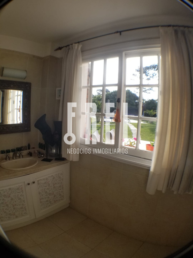 Casa ID.21 - Casa en Mansa 4 dormitorios con piscina y barbacoa
