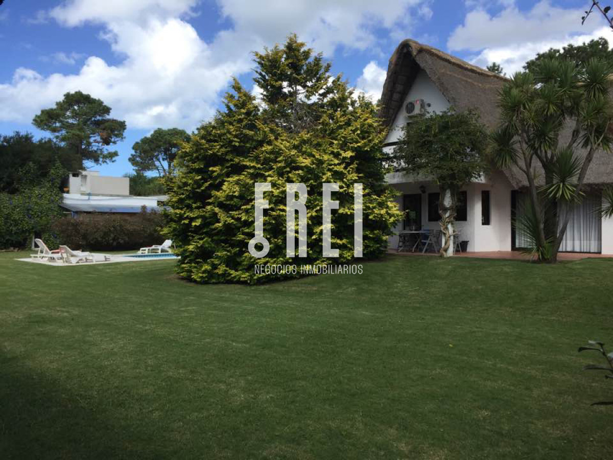 Casa ID.11 - Casa en Rincón del Indio 3 dormitorios piscina