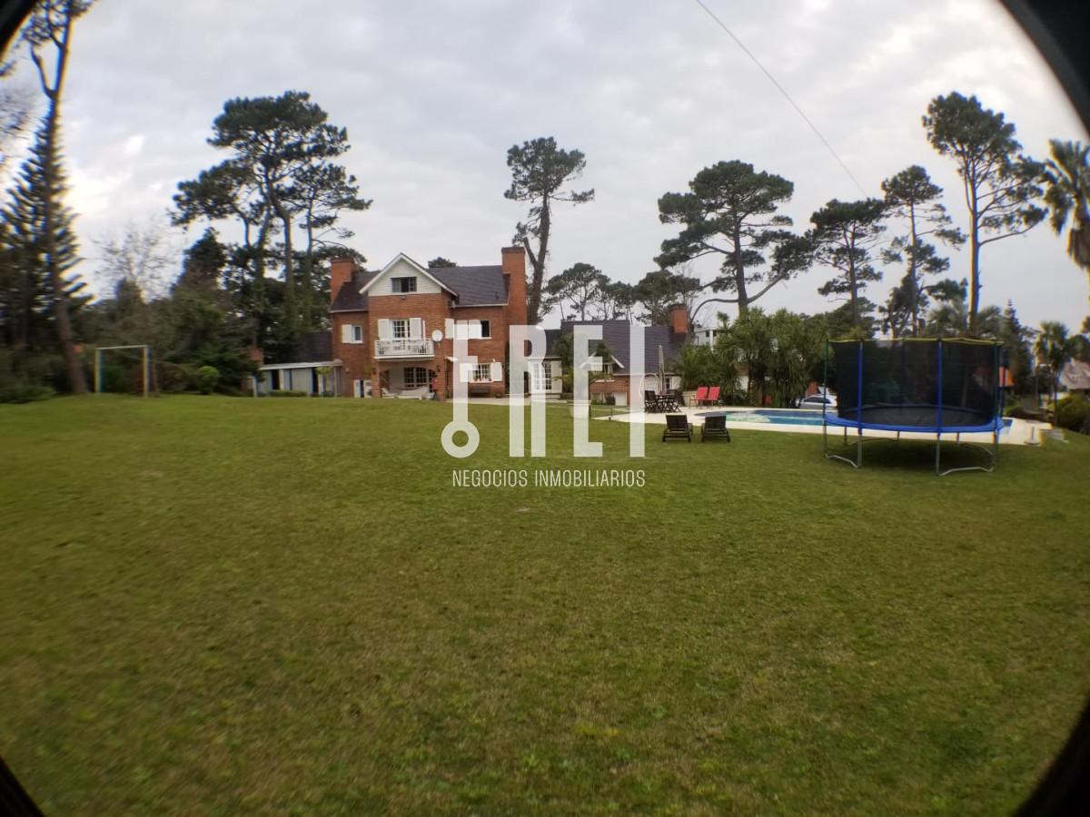 Casa ID.21 - Casa en Mansa 4 dormitorios con piscina y barbacoa