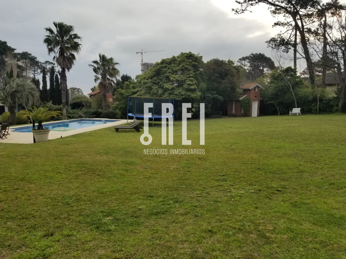Casa ID.21 - Casa en Mansa 4 dormitorios con piscina y barbacoa