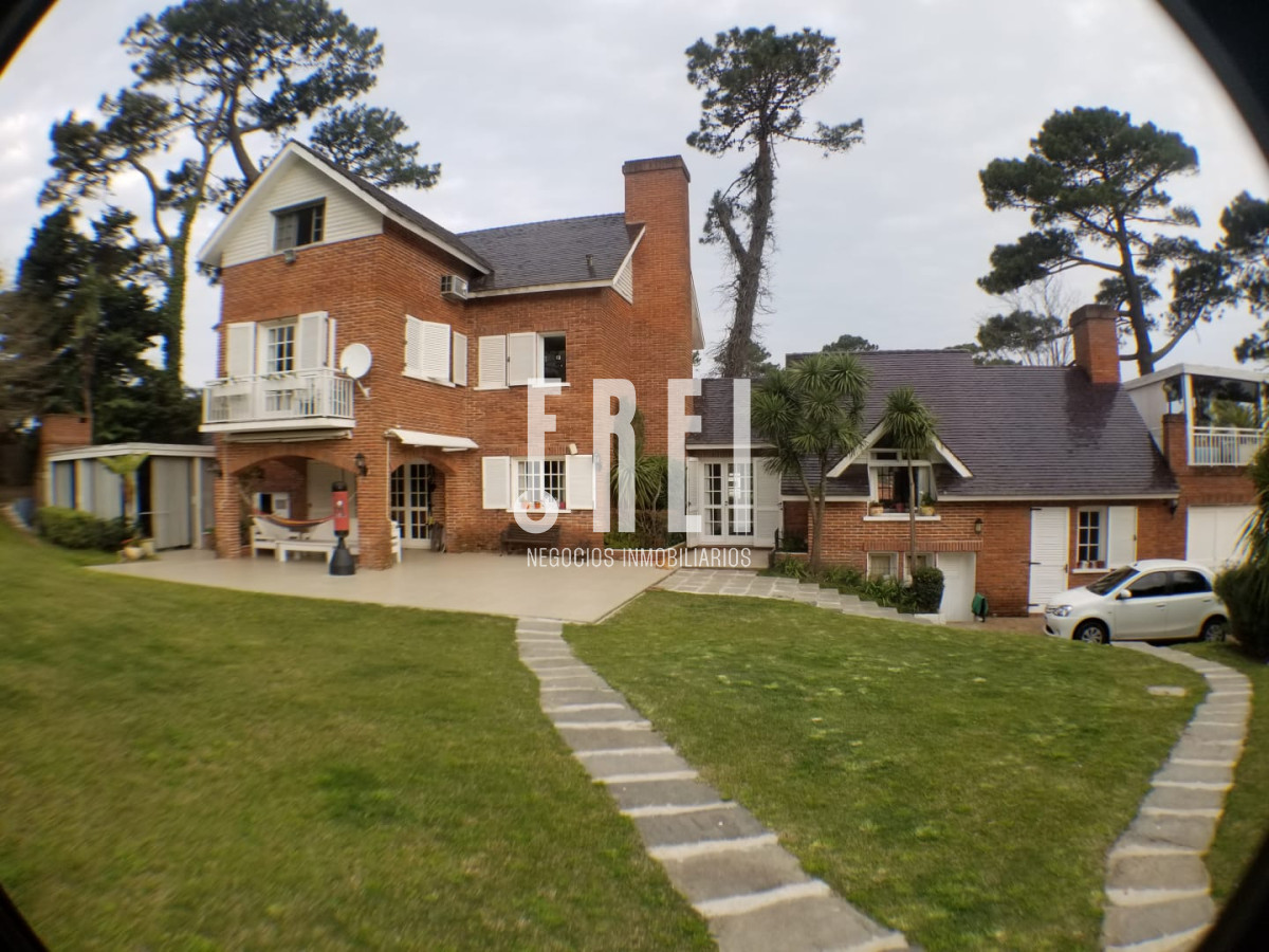 Casa ID.21 - Casa en Mansa 4 dormitorios con piscina y barbacoa