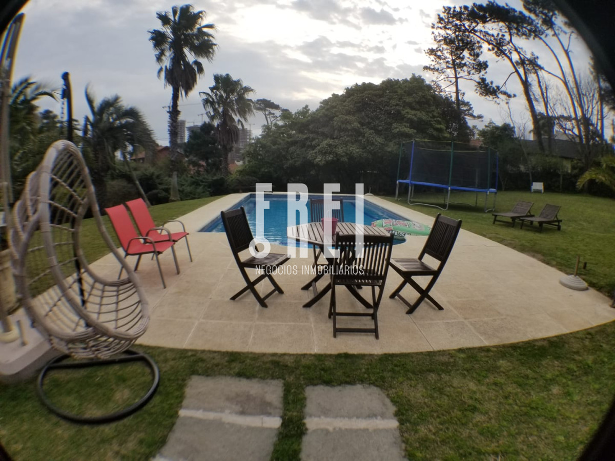 Casa ID.21 - Casa en Mansa 4 dormitorios con piscina y barbacoa