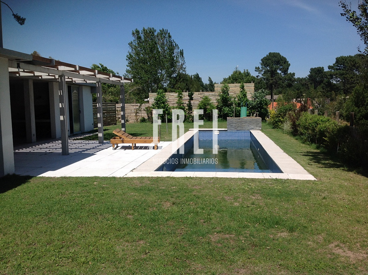 Casa ID.29 - Casa en Barrio Privado 4 dormitorios con piscina