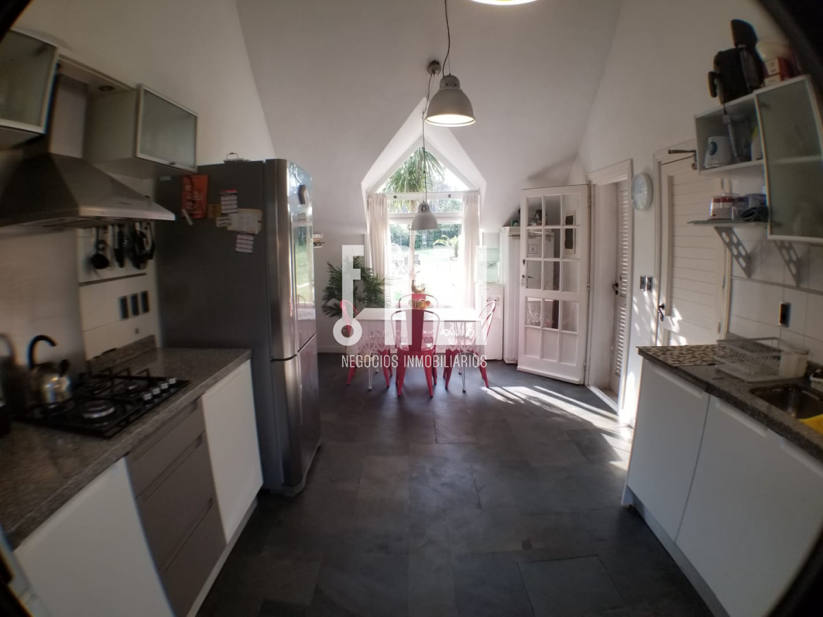 Casa ID.21 - Casa en Mansa 4 dormitorios con piscina y barbacoa