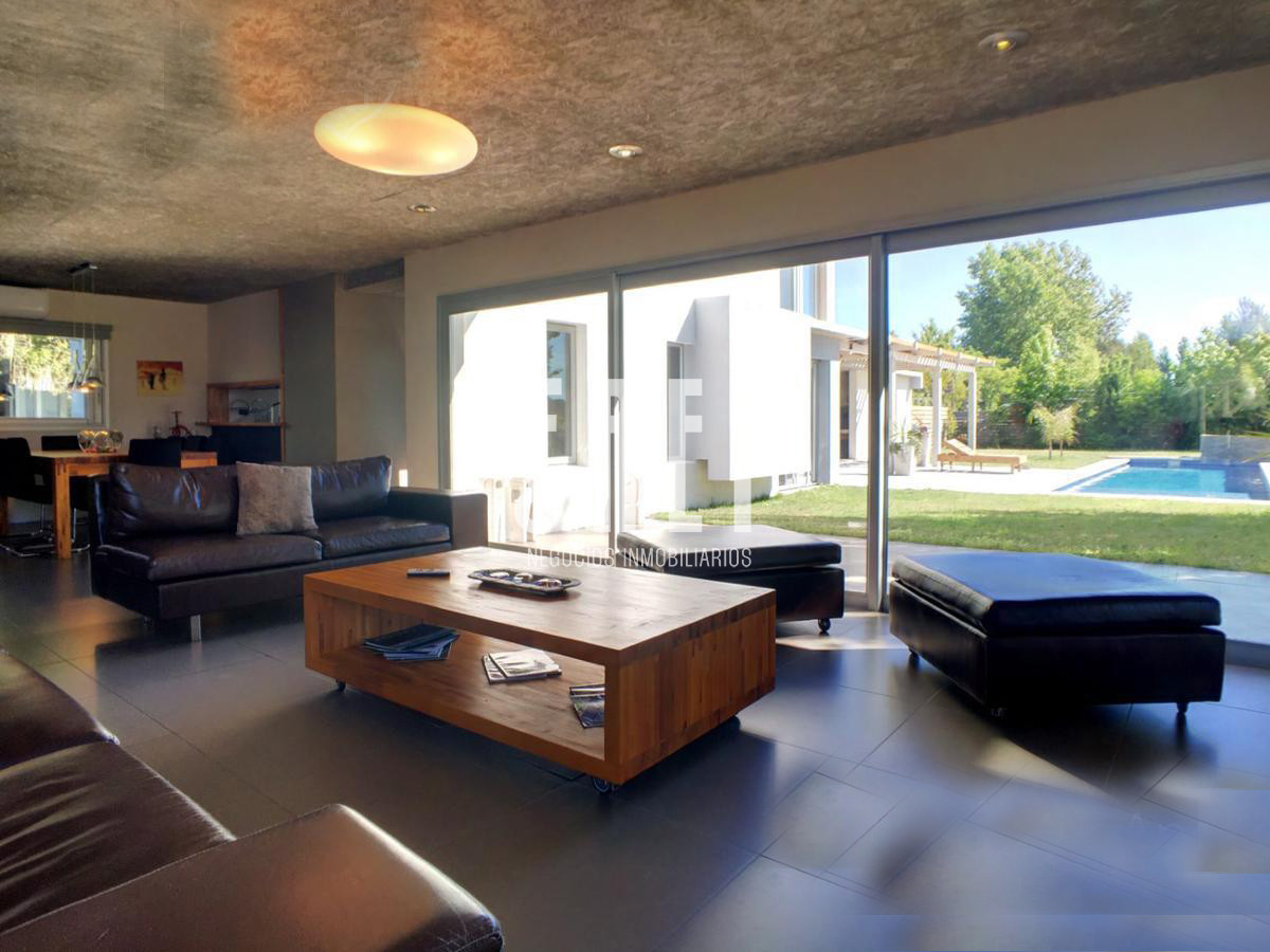 Casa ID.29 - Casa en Barrio Privado 4 dormitorios con piscina