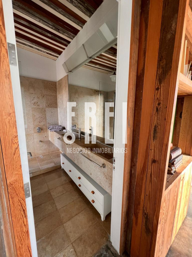 Casa ID.24 - Moderna casa en venta en Punta Piedras