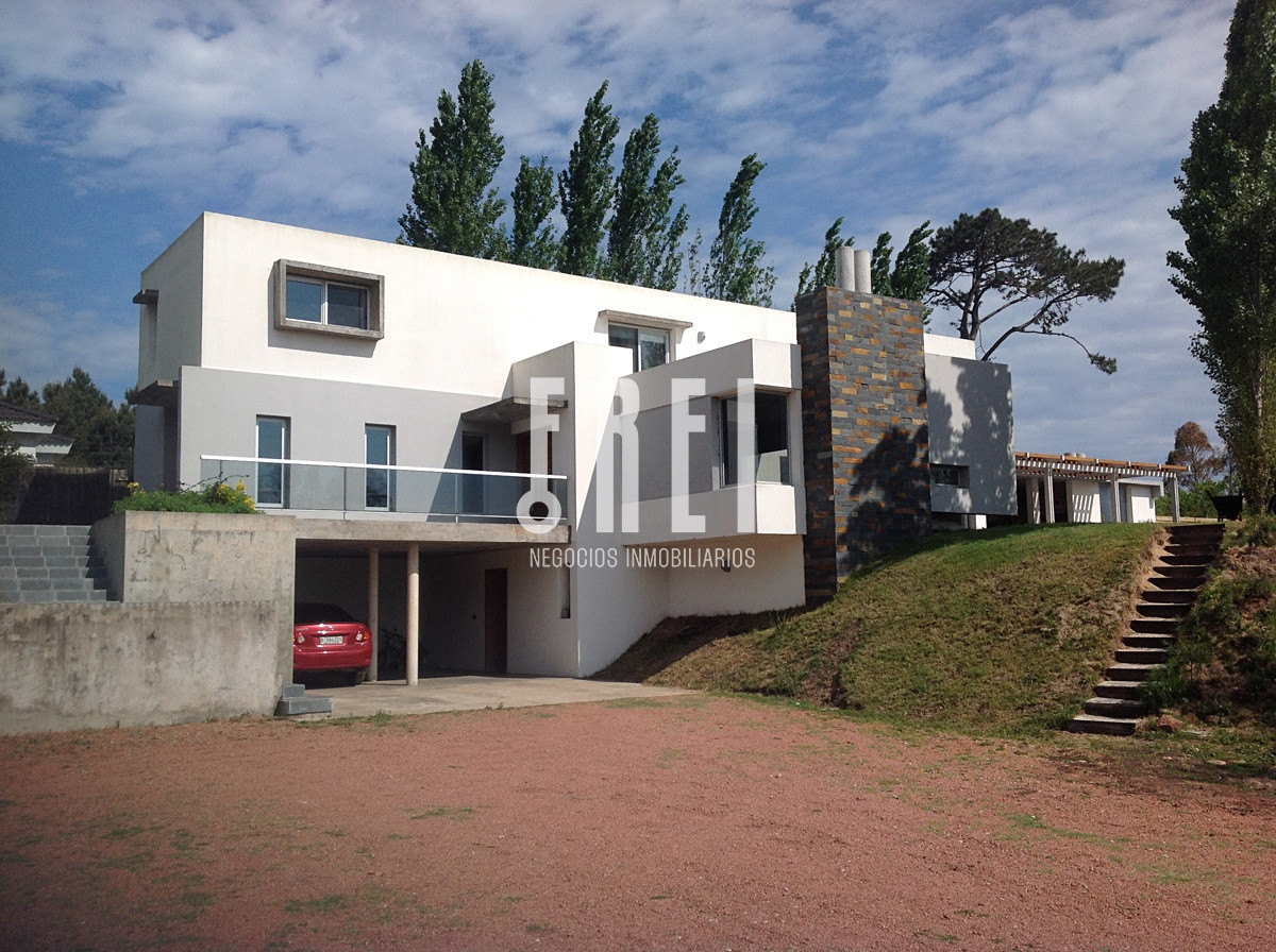 Casa ID.29 - Casa en Barrio Privado 4 dormitorios con piscina