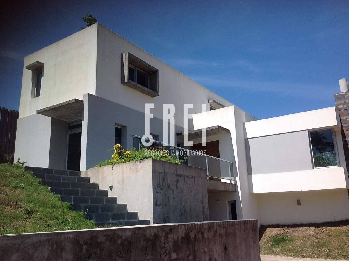 Casa ID.29 - Casa en Barrio Privado 4 dormitorios con piscina