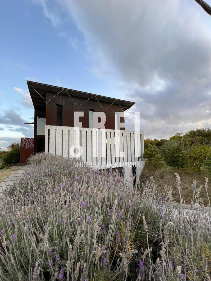 Casa ID.24 - Moderna casa en venta en Punta Piedras