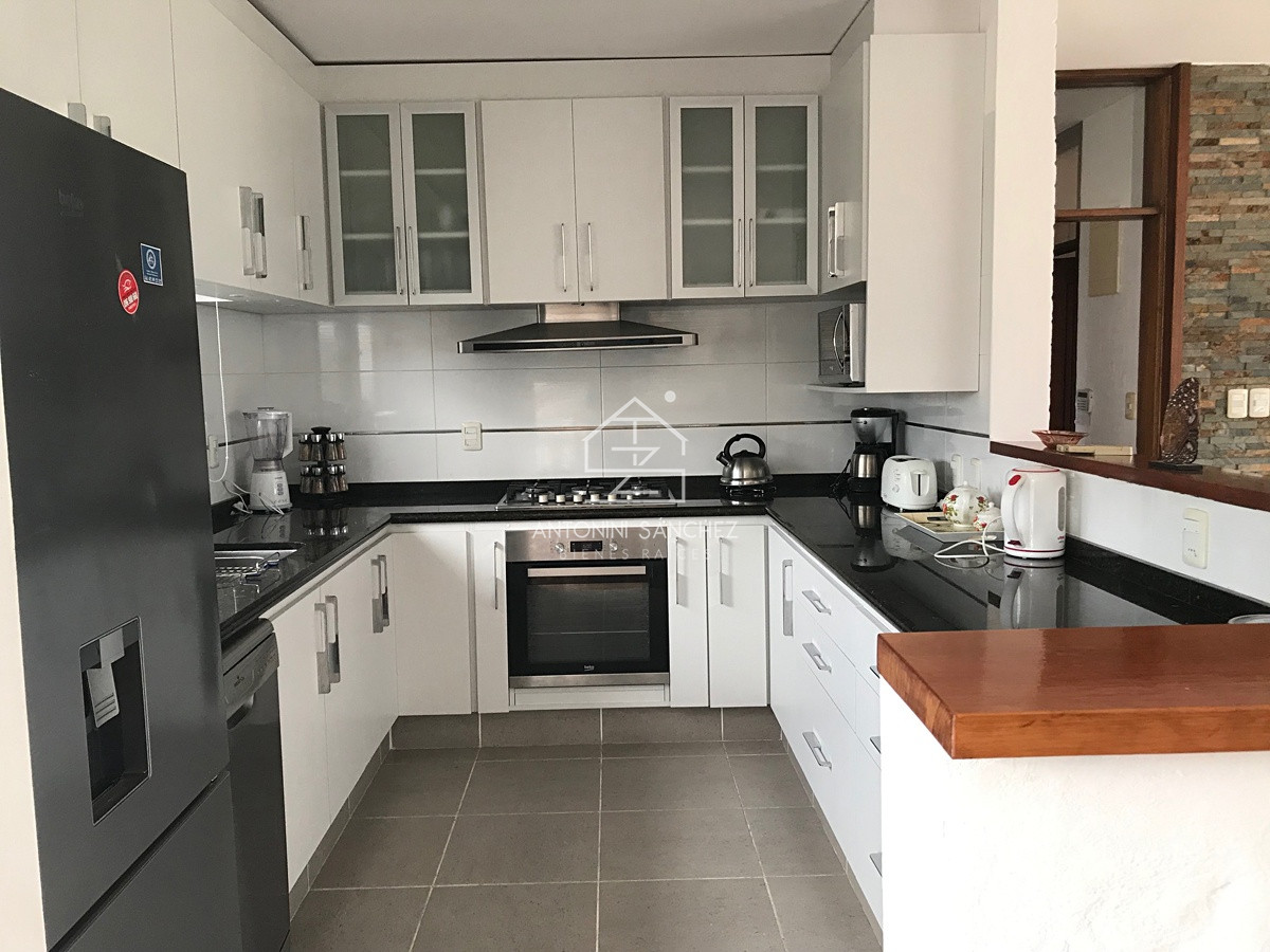 Casa ID.3040 - Casa en Mansa 4 dormitorios con piscina y barbacoa