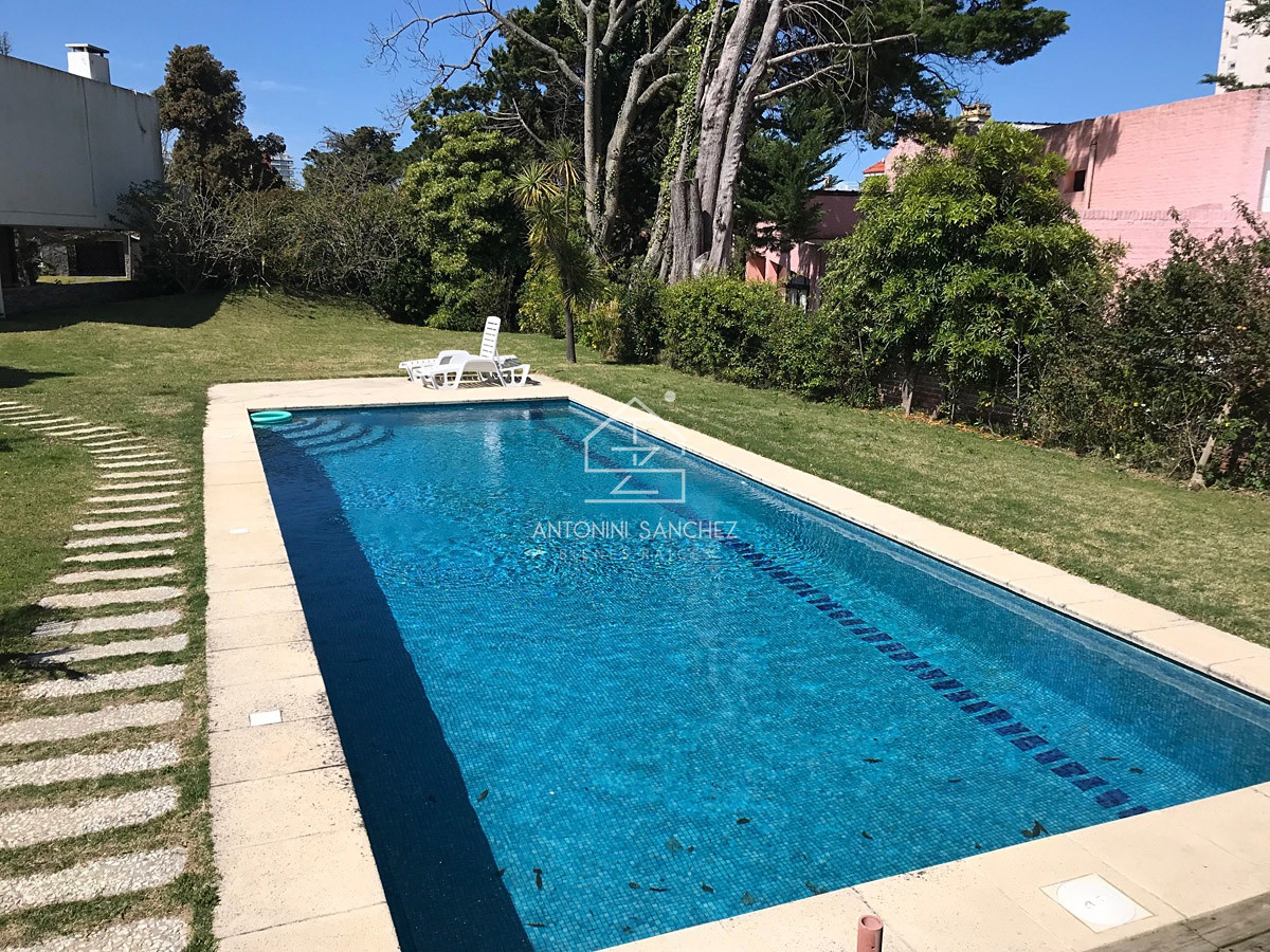 Casa ID.3040 - Casa en Mansa 4 dormitorios con piscina y barbacoa