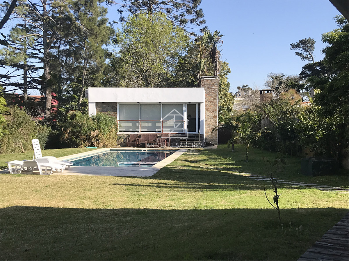 Casa ID.3040 - Casa en Mansa 4 dormitorios con piscina y barbacoa