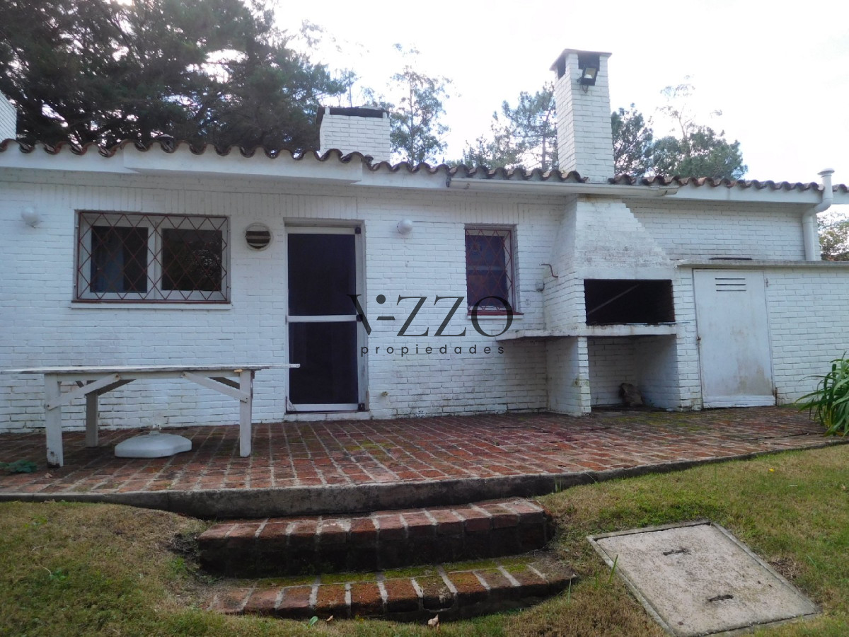 Casa ID.780/Oportunidad-destacada.Construcción-solida-sobre-muy-buen-terreno,-ubicada-en-Golf - Oportunidad destacada.Construcción solida sobre muy buen terreno, ubicada en Golf