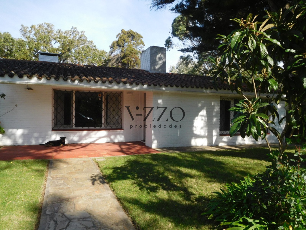 Casa ID.780/Oportunidad-destacada.Construcción-solida-sobre-muy-buen-terreno,-ubicada-en-Golf - Oportunidad destacada.Construcción solida sobre muy buen terreno, ubicada en Golf