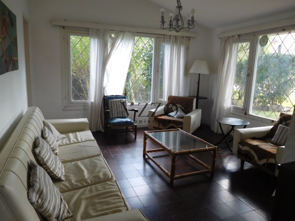 Casa ID.780/Oportunidad-destacada.Construcción-solida-sobre-muy-buen-terreno,-ubicada-en-Golf - Oportunidad destacada.Construcción solida sobre muy buen terreno, ubicada en Golf