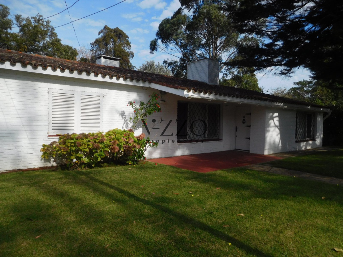 Casa ID.780/Oportunidad-destacada.Construcción-solida-sobre-muy-buen-terreno,-ubicada-en-Golf - Oportunidad destacada.Construcción solida sobre muy buen terreno, ubicada en Golf