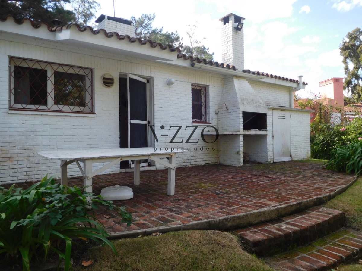 Casa ID.780/Oportunidad-destacada.Construcción-solida-sobre-muy-buen-terreno,-ubicada-en-Golf - Oportunidad destacada.Construcción solida sobre muy buen terreno, ubicada en Golf