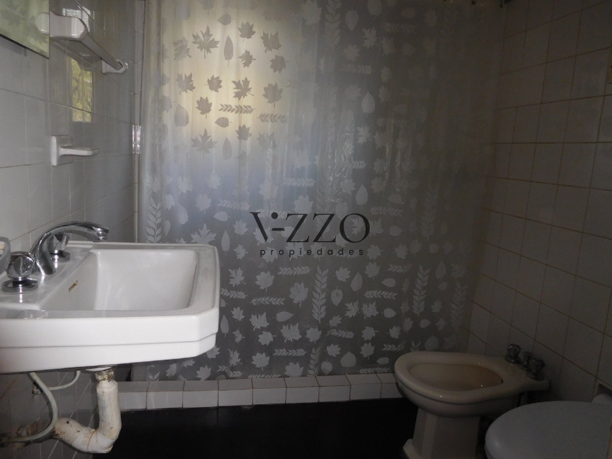Casa ID.780/Oportunidad-destacada.Construcción-solida-sobre-muy-buen-terreno,-ubicada-en-Golf - Oportunidad destacada.Construcción solida sobre muy buen terreno, ubicada en Golf