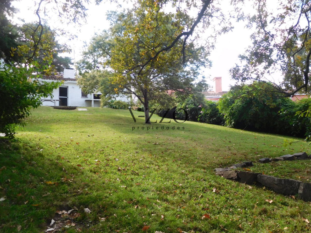 Casa ID.780/Oportunidad-destacada.Construcción-solida-sobre-muy-buen-terreno,-ubicada-en-Golf - Oportunidad destacada.Construcción solida sobre muy buen terreno, ubicada en Golf