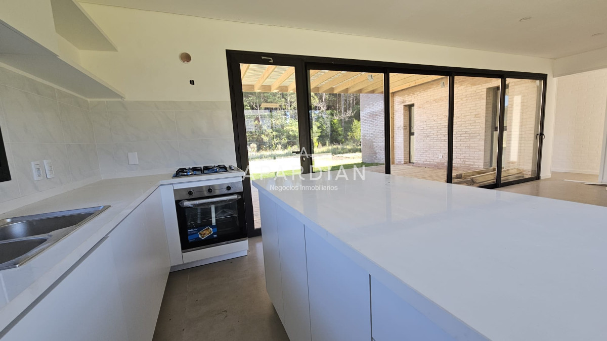 Casa ID.21098077 - Casa a Estrenar en Barrio Pinares – Moderna, Luminosa y Funcional