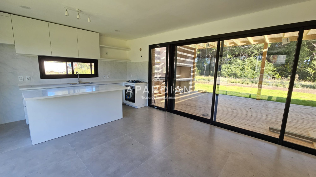 Casa ID.21098077 - Casa a Estrenar en Barrio Pinares – Moderna, Luminosa y Funcional
