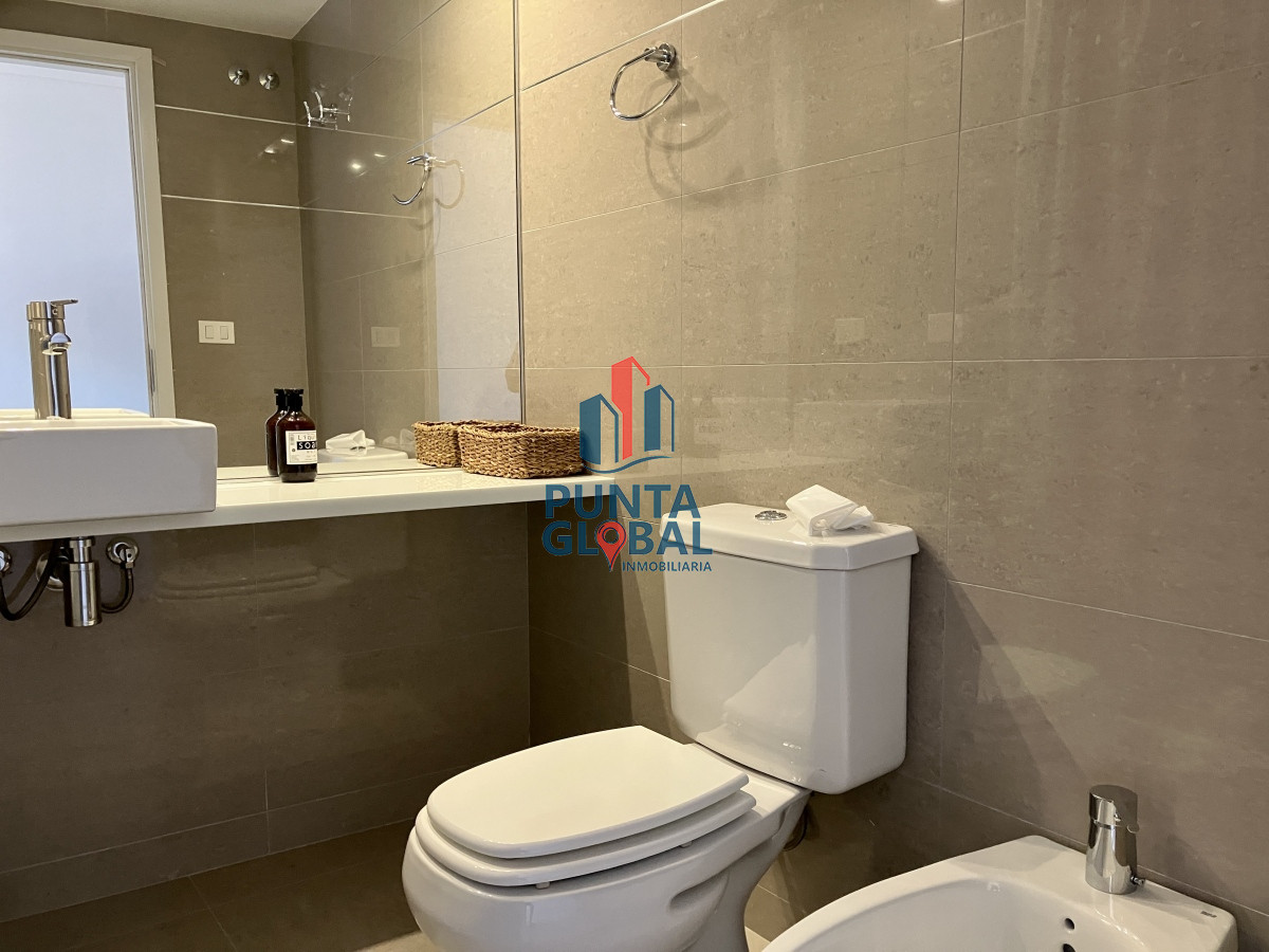 Apartamento ID.218 - Apartamento en venta a metros de playa Mansa amueblado a estrenar.