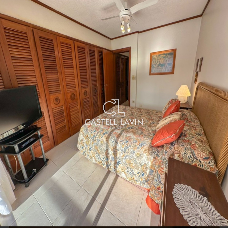 Apartamento ID.218 - Venta Apartamento 2 Dormitorios primera línea al mar Península Punta del Este