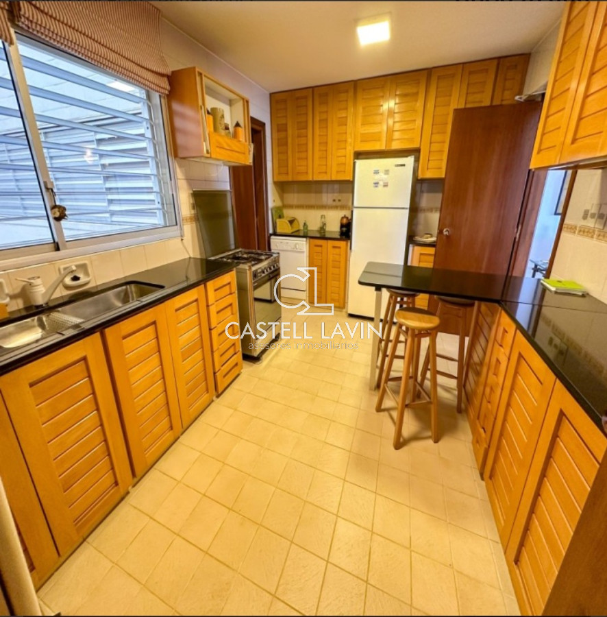 Apartamento ID.218 - Venta Apartamento 2 Dormitorios primera línea al mar Península Punta del Este