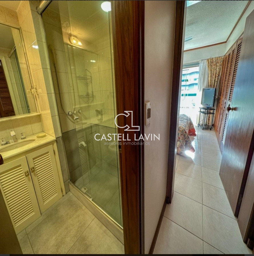 Apartamento ID.218 - Venta Apartamento 2 Dormitorios primera línea al mar Península Punta del Este