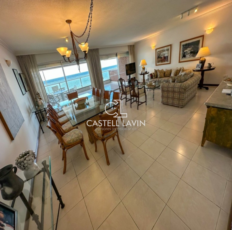 Apartamento ID.218 - Venta Apartamento 2 Dormitorios primera línea al mar Península Punta del Este