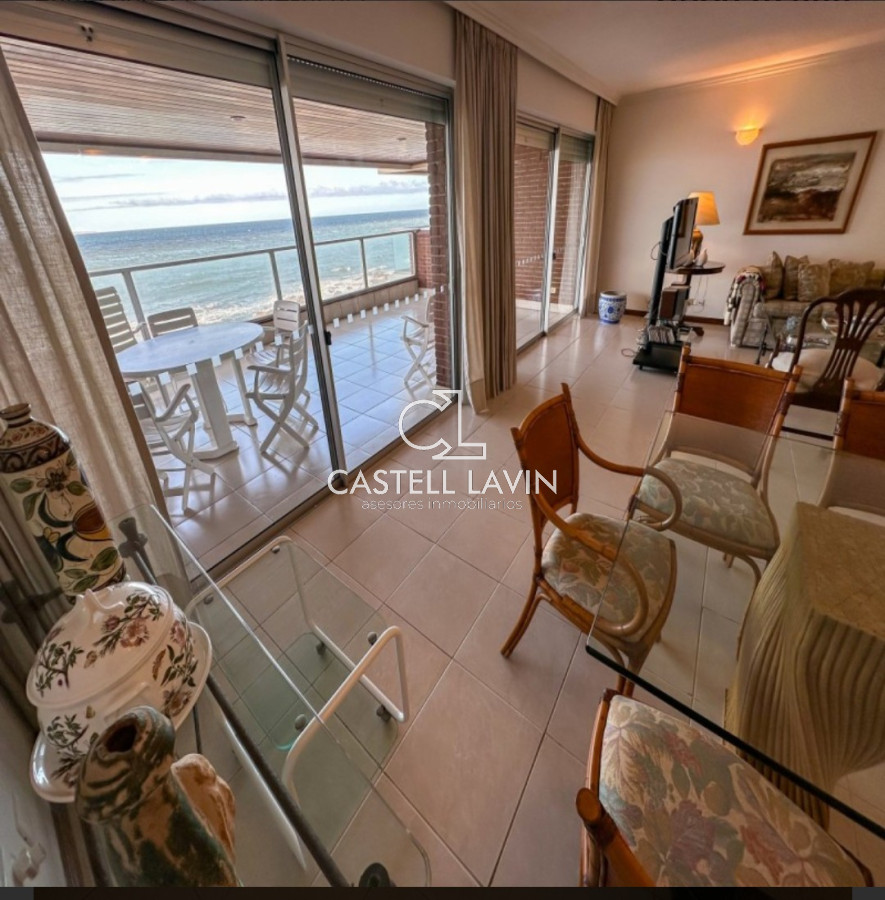 Apartamento ID.218 - Venta Apartamento 2 Dormitorios primera línea al mar Península Punta del Este