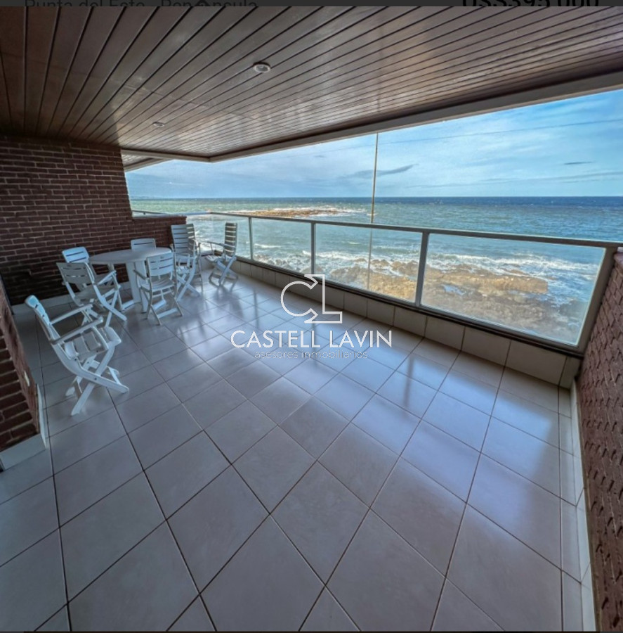 Apartamento ID.218 - Venta Apartamento 2 Dormitorios primera línea al mar Península Punta del Este
