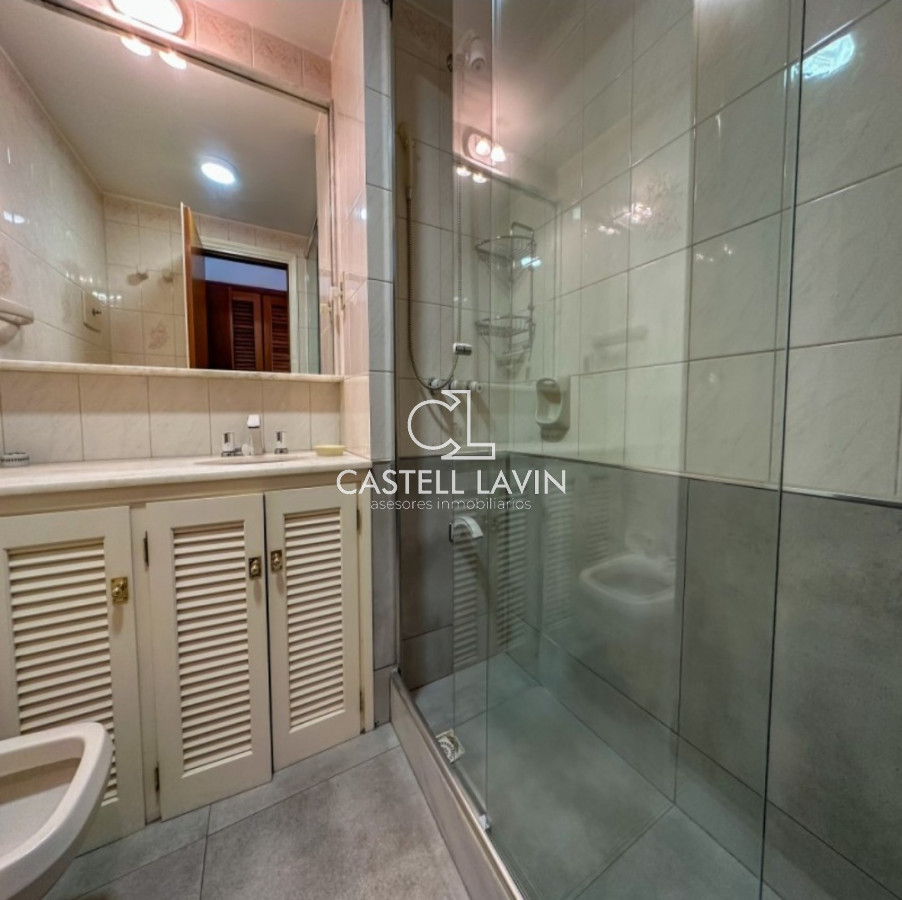Apartamento ID.218 - Venta Apartamento 2 Dormitorios primera línea al mar Península Punta del Este