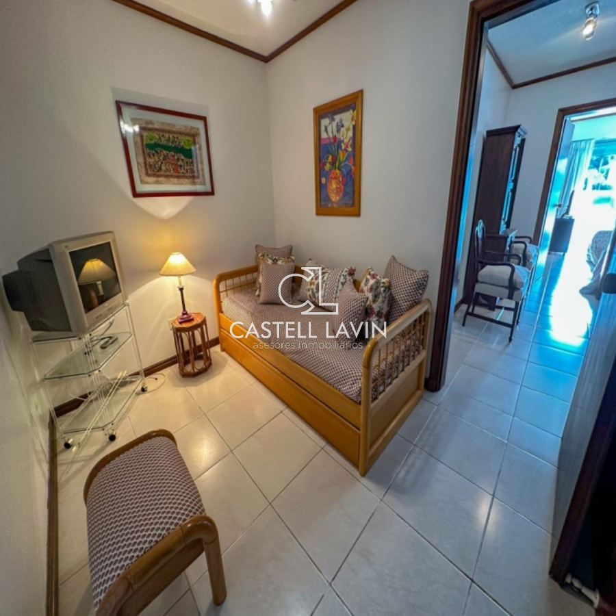 Apartamento ID.218 - Venta Apartamento 2 Dormitorios primera línea al mar Península Punta del Este