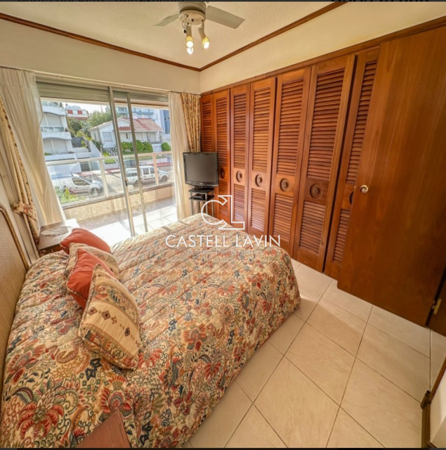 Apartamento ID.218 - Venta Apartamento 2 Dormitorios primera línea al mar Península Punta del Este