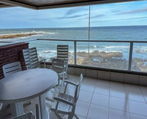 Venta Apartamento 2 Dormitorios primera línea al mar Península Punta del Este