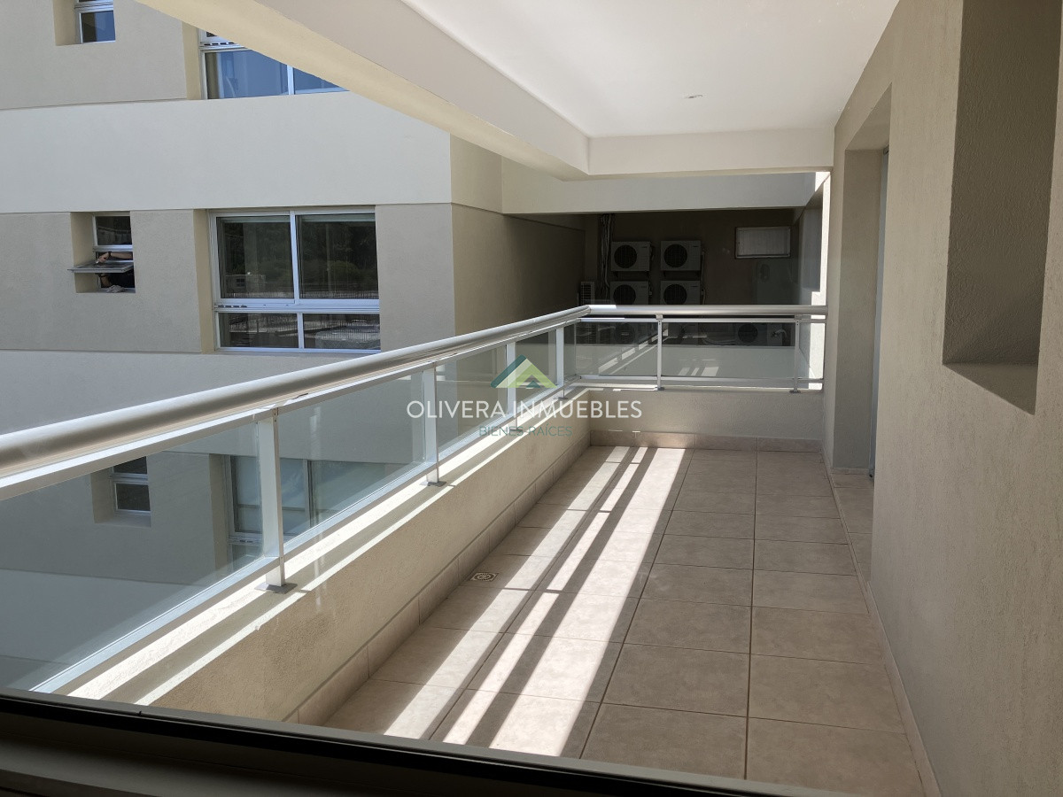 Apartamento ID.11039 - Apartamento en Brava 3 dormitorios con terraza y 2 cocheras